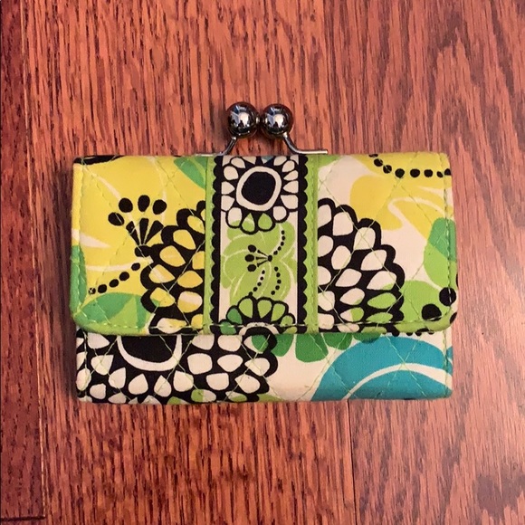 Vera Bradley Handbags - Auth Vera Bradley Limes Up Kisslock Wallet!